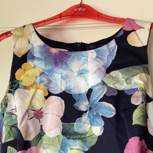 Monsoon Dresses & Skirts - Modern floral fitted dress - wedding ready 🌸
